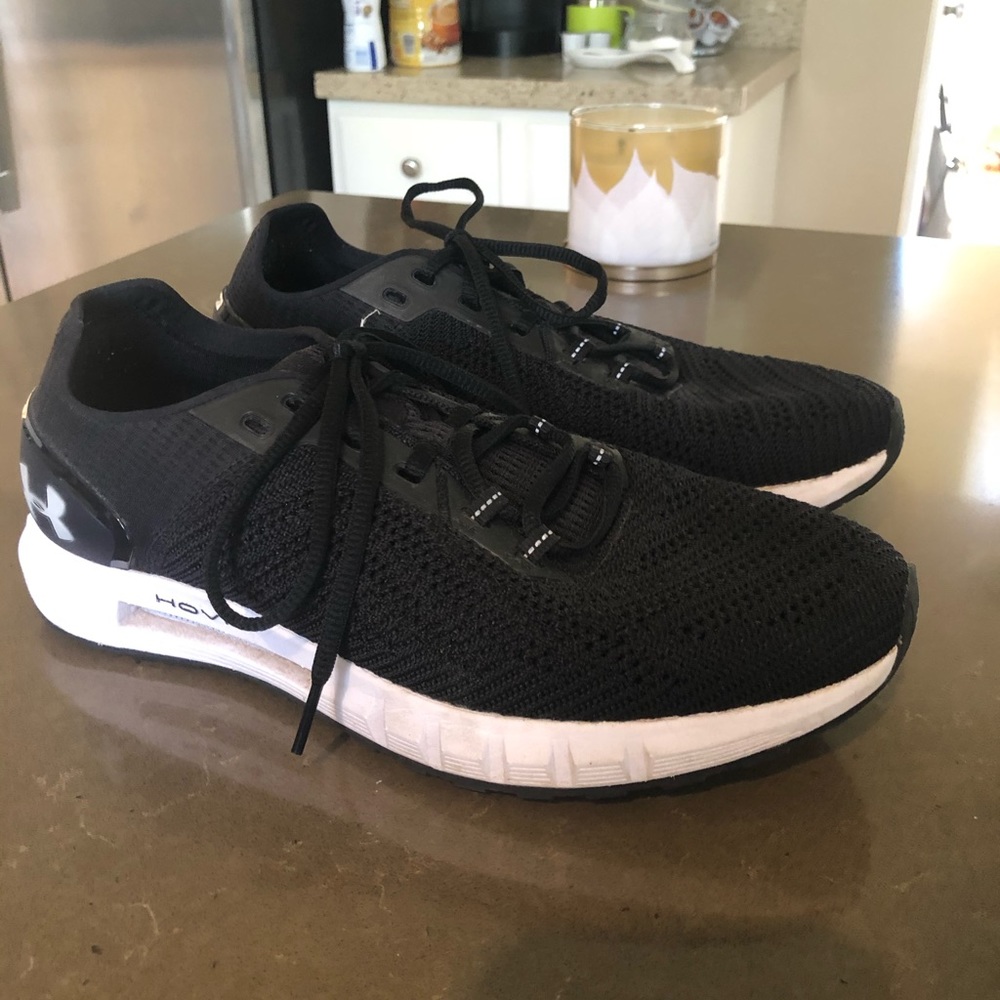 Men’s Under Armour Black HOVR sonic shoes... excellent condition size 9